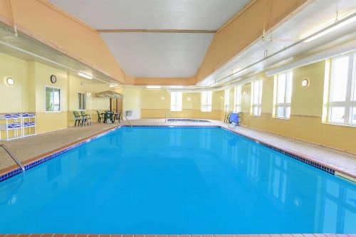 Super 8 by Wyndham Sault Ste. Marie image 11