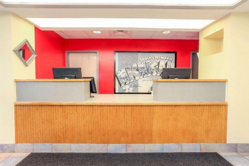 Super 8 by Wyndham Sault Ste. Marie image 23
